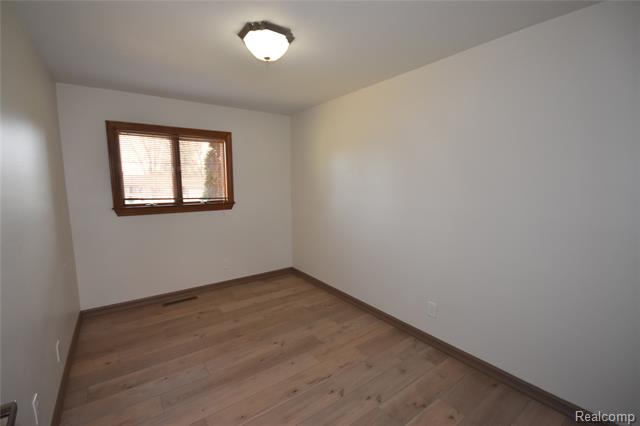 Builiding view fourteen for 5106 Lakewood, Grand Blanc, MI. 48439