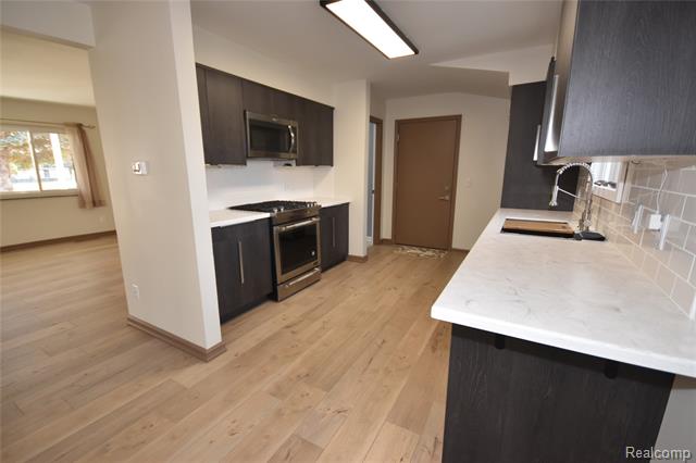 Builiding view seven for 5106 Lakewood, Grand Blanc, MI. 48439