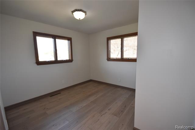 Builiding view seventeen for 5106 Lakewood, Grand Blanc, MI. 48439