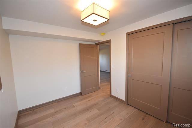 Builiding view twenty four for 5106 Lakewood, Grand Blanc, MI. 48439