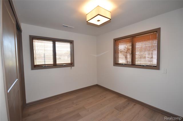 Builiding view twenty three for 5106 Lakewood, Grand Blanc, MI. 48439