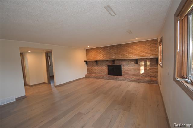 Builiding view twenty two for 5106 Lakewood, Grand Blanc, MI. 48439