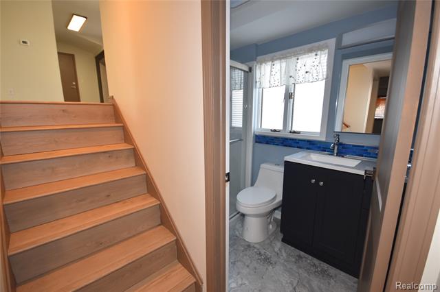 Builiding view twenty for 5106 Lakewood, Grand Blanc, MI. 48439