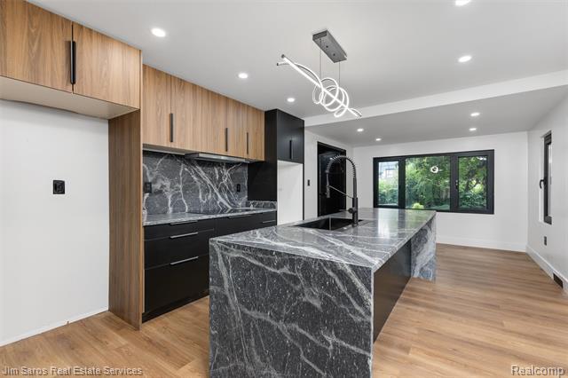 Builiding view five for 5075 Harvard, Detroit, MI. 48224