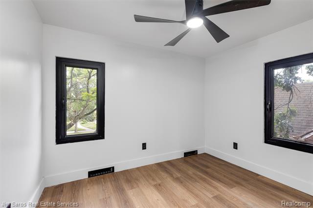 Builiding view seventeen for 5075 Harvard, Detroit, MI. 48224