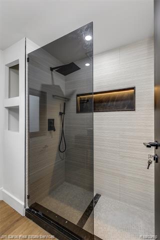 Builiding view twenty for 5075 Harvard, Detroit, MI. 48224