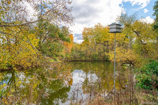 Builiding view eighteen for 680 Hacker, Brighton, MI. 48114