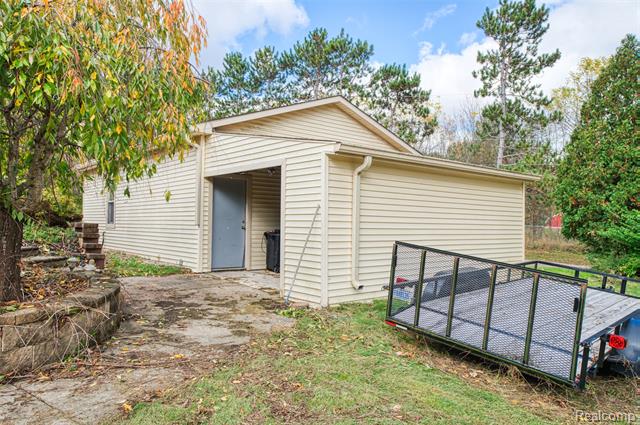 Builiding view nineteen for 680 Hacker, Brighton, MI. 48114