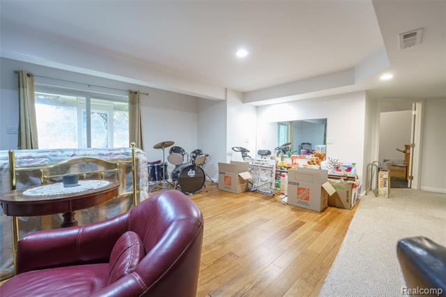 Builiding view sixteen for 680 Hacker, Brighton, MI. 48114