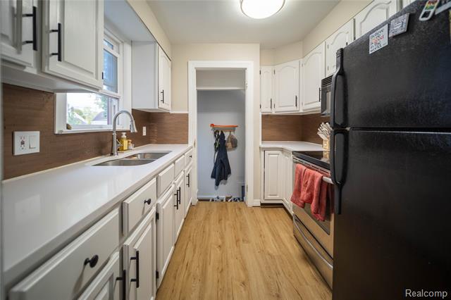 Builiding view eleven for 1673 West, Berkley, MI. 48072