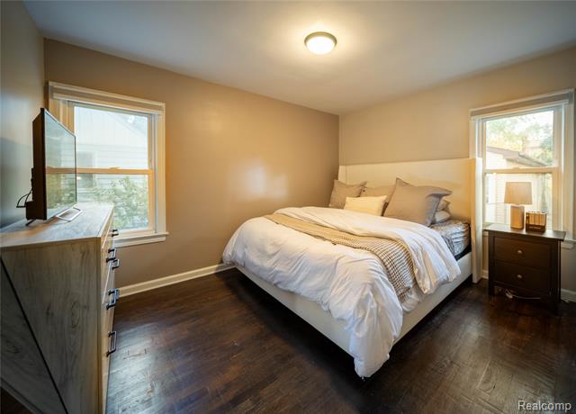 Builiding view five for 1673 West, Berkley, MI. 48072