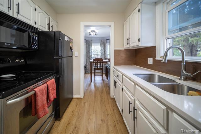 Builiding view twelve for 1673 West, Berkley, MI. 48072