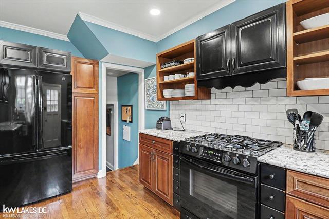 Builiding view eighteen for 286 Rivard, Grosse Pointe, MI. 48230