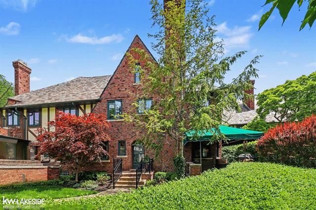 Builiding view five for 286 Rivard, Grosse Pointe, MI. 48230
