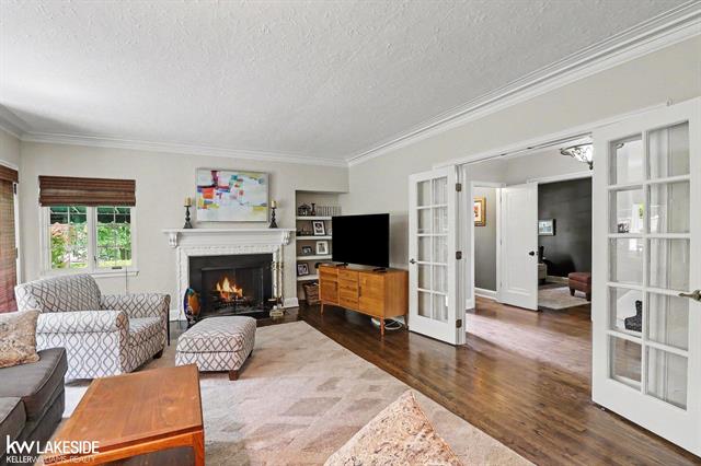 Builiding view nine for 286 Rivard, Grosse Pointe, MI. 48230