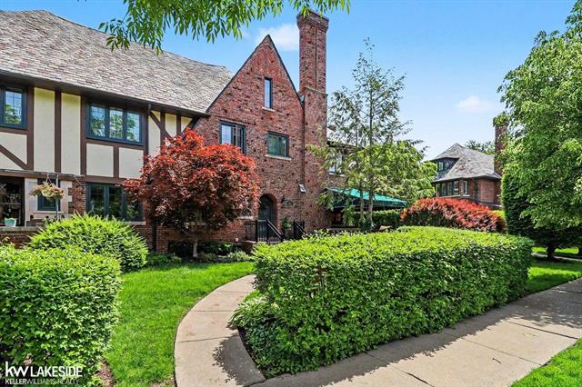 Builiding view six for 286 Rivard, Grosse Pointe, MI. 48230