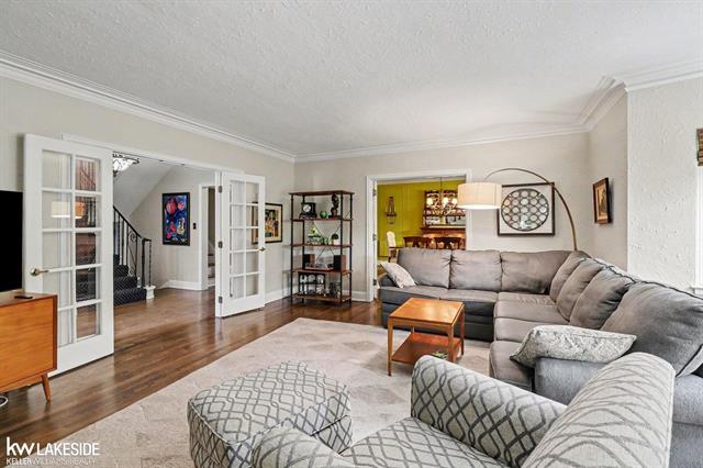 Builiding view ten for 286 Rivard, Grosse Pointe, MI. 48230