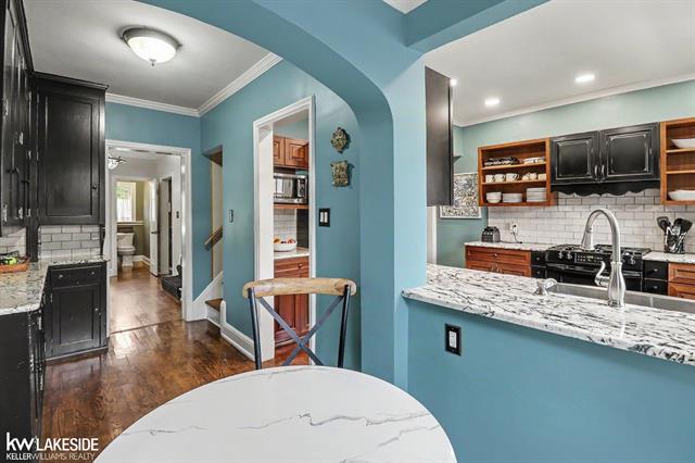 Builiding view thirteen for 286 Rivard, Grosse Pointe, MI. 48230