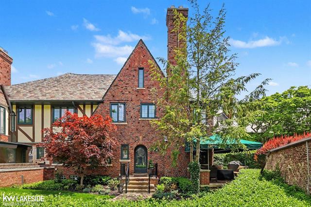 Builiding view three for 286 Rivard, Grosse Pointe, MI. 48230