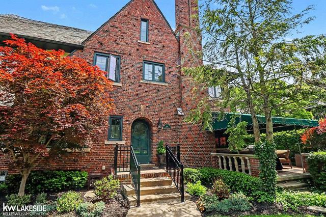 Builiding view two for 286 Rivard, Grosse Pointe, MI. 48230