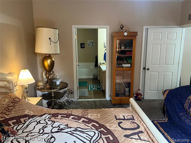 Builiding view eighteen for 43216 Pendleton, Sterling Heights, MI. 48313