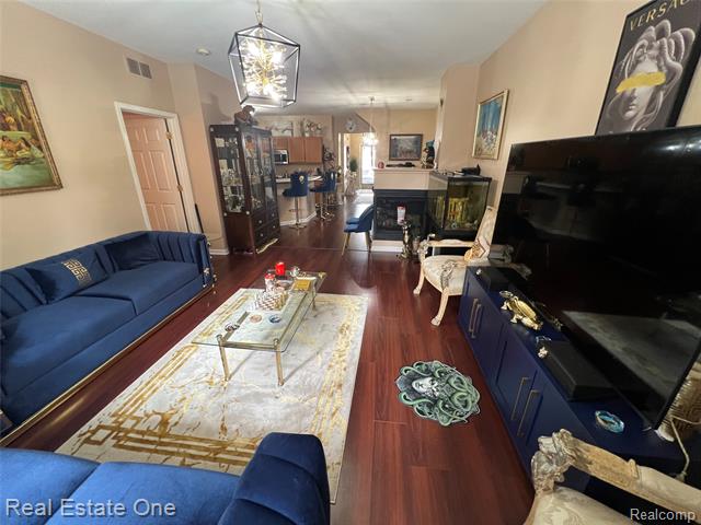 Builiding view fifteen for 43216 Pendleton, Sterling Heights, MI. 48313