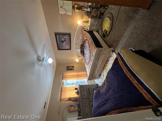 Builiding view seventeen for 43216 Pendleton, Sterling Heights, MI. 48313