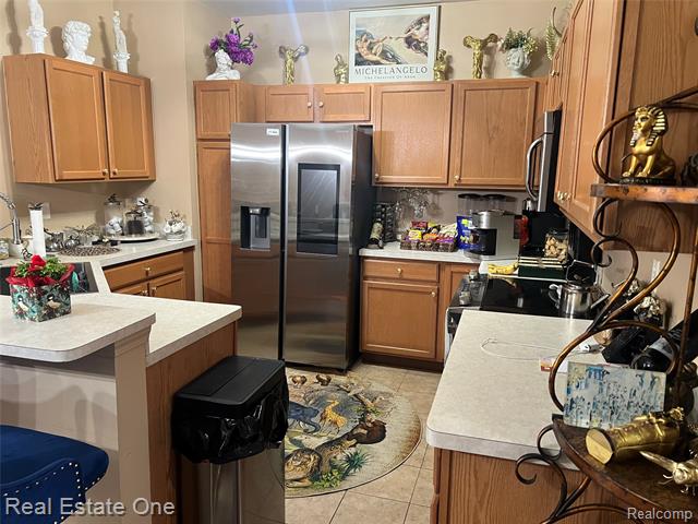 Builiding view six for 43216 Pendleton, Sterling Heights, MI. 48313