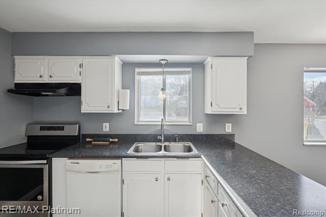 Builiding view eighteen for 4199 Sheraton, Flint, MI. 48532