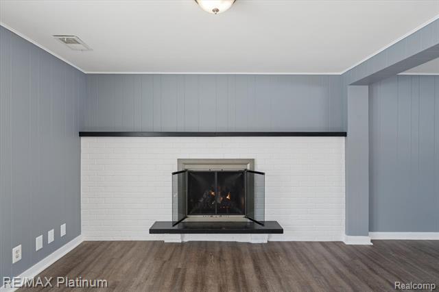 Builiding view eleven for 4199 Sheraton, Flint, MI. 48532