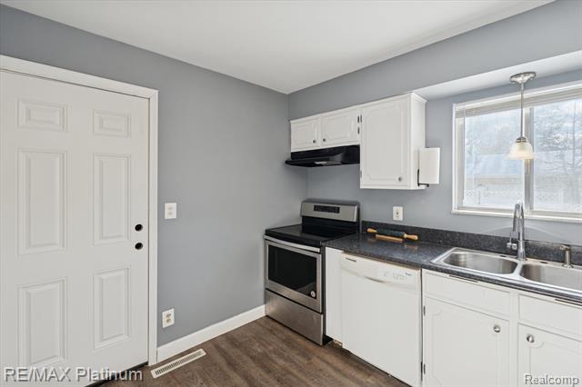 Builiding view fifteen for 4199 Sheraton, Flint, MI. 48532