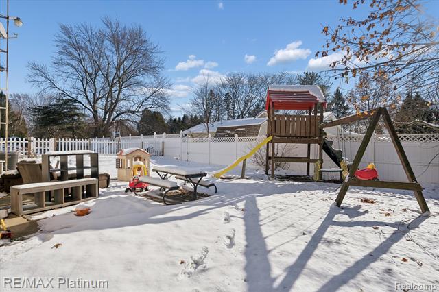 Builiding view forty for 4199 Sheraton, Flint, MI. 48532