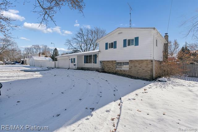 Builiding view four for 4199 Sheraton, Flint, MI. 48532