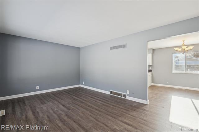 Builiding view fourteen for 4199 Sheraton, Flint, MI. 48532