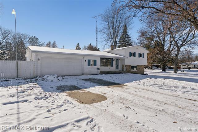 Builiding view one for 4199 Sheraton, Flint, MI. 48532