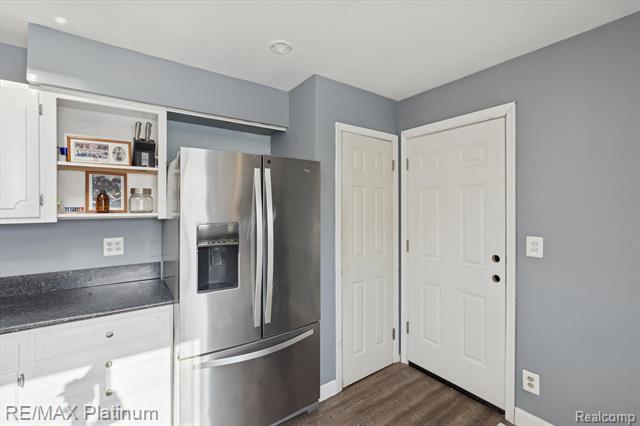 Builiding view seventeen for 4199 Sheraton, Flint, MI. 48532