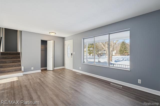 Builiding view thirteen for 4199 Sheraton, Flint, MI. 48532