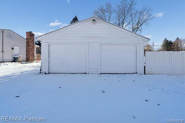 Builiding view thirty eight for 4199 Sheraton, Flint, MI. 48532