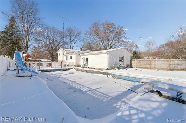 Builiding view thirty five for 4199 Sheraton, Flint, MI. 48532