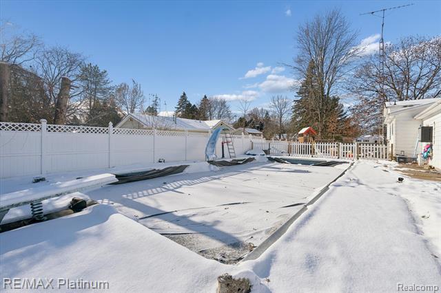 Builiding view thirty nine for 4199 Sheraton, Flint, MI. 48532