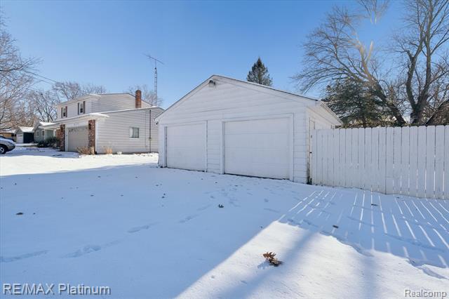 Builiding view thirty seven for 4199 Sheraton, Flint, MI. 48532