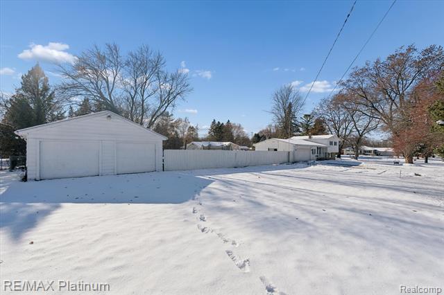 Builiding view thirty six for 4199 Sheraton, Flint, MI. 48532