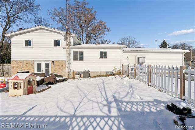 Builiding view thirty three for 4199 Sheraton, Flint, MI. 48532