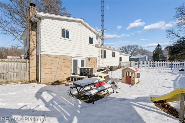 Builiding view thirty two for 4199 Sheraton, Flint, MI. 48532