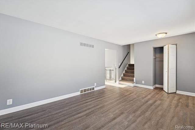 Builiding view twelve for 4199 Sheraton, Flint, MI. 48532