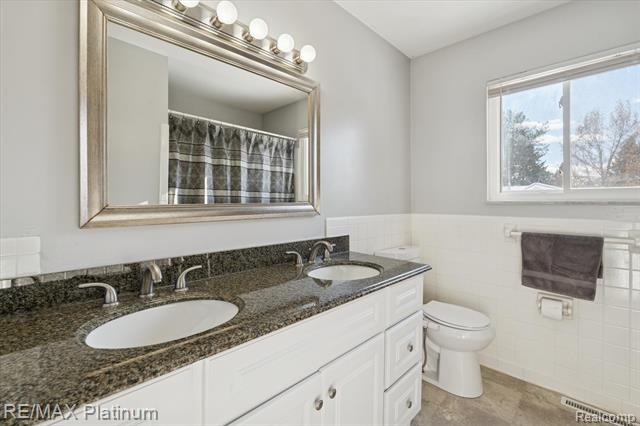 Builiding view twenty one for 4199 Sheraton, Flint, MI. 48532