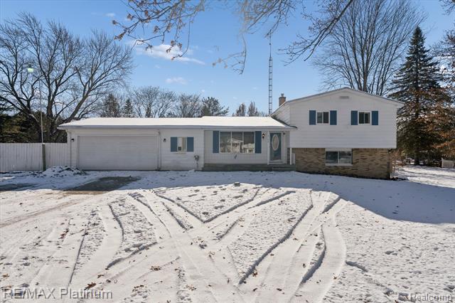 Builiding view two for 4199 Sheraton, Flint, MI. 48532