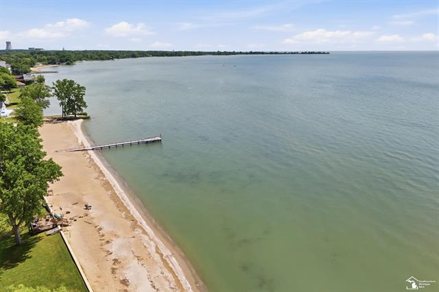 Builiding view forty seven for 3484 Lakeshore, Monroe, MI. 48162
