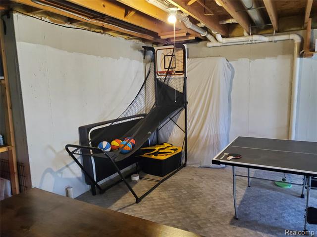 Builiding view thirty four for 9031 Posey, Whitmore Lake, MI. 48189