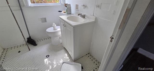 Builiding view nine for 15008 Strathmoor, Detroit, MI. 48227